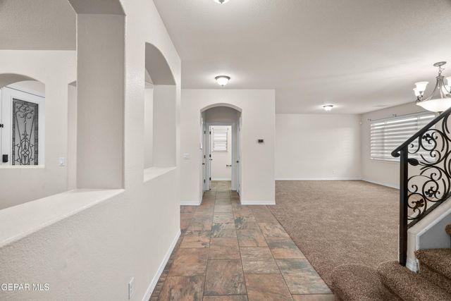 400 Majestic Crown Road, El Paso, TX 79928