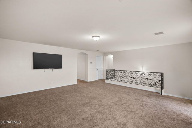 400 Majestic Crown Road, El Paso, TX 79928