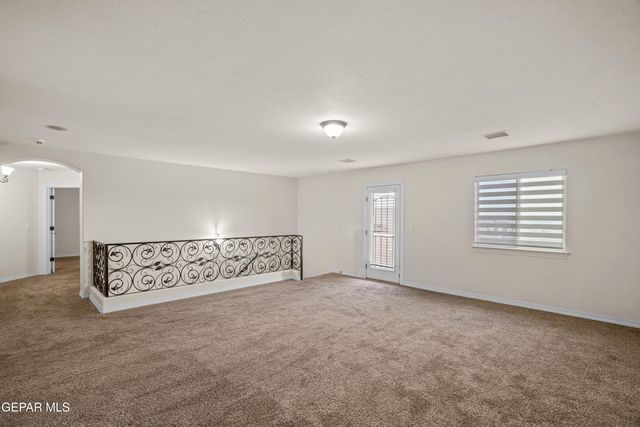 400 Majestic Crown Road, El Paso, TX 79928