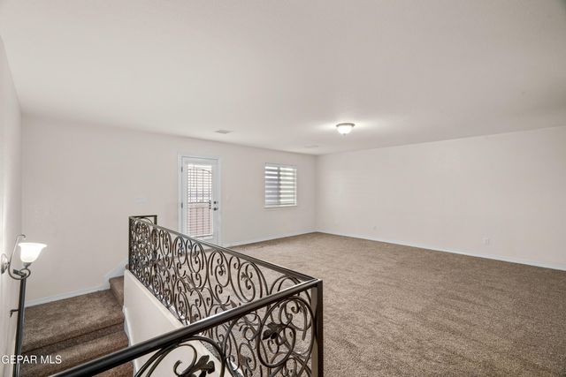 400 Majestic Crown Road, El Paso, TX 79928
