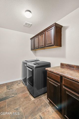 400 Majestic Crown Road, El Paso, TX 79928