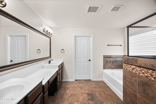400 Majestic Crown Road, El Paso, TX 79928