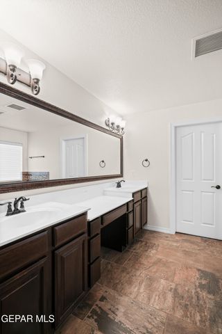 400 Majestic Crown Road, El Paso, TX 79928