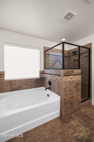 400 Majestic Crown Road, El Paso, TX 79928