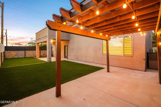 400 Majestic Crown Road, El Paso, TX 79928