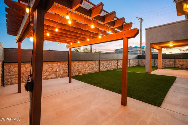 400 Majestic Crown Road, El Paso, TX 79928