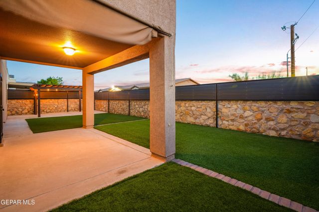 400 Majestic Crown Road, El Paso, TX 79928