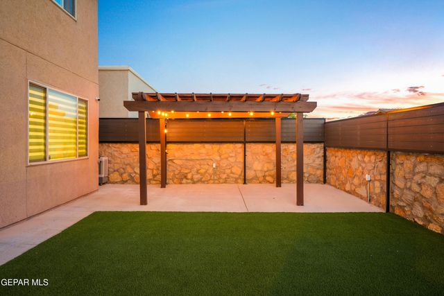 400 Majestic Crown Road, El Paso, TX 79928