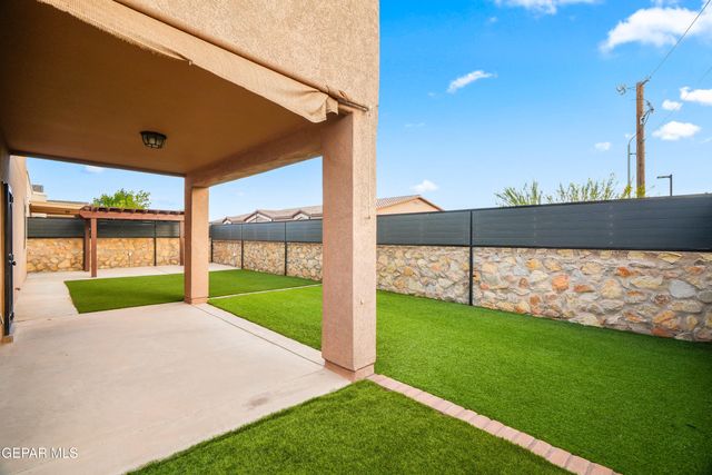 400 Majestic Crown Road, El Paso, TX 79928