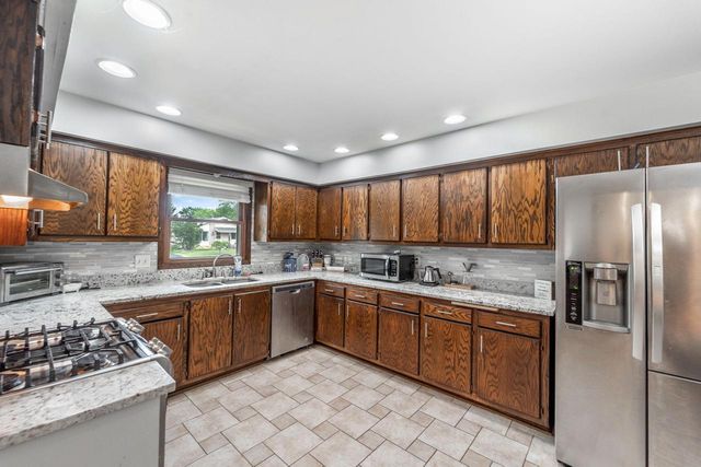 3408 Oakwood DRIVE, Racine, WI 53406