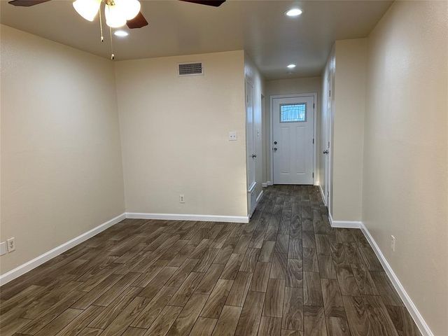 407 Vista West CT B, Bastrop, TX 78602