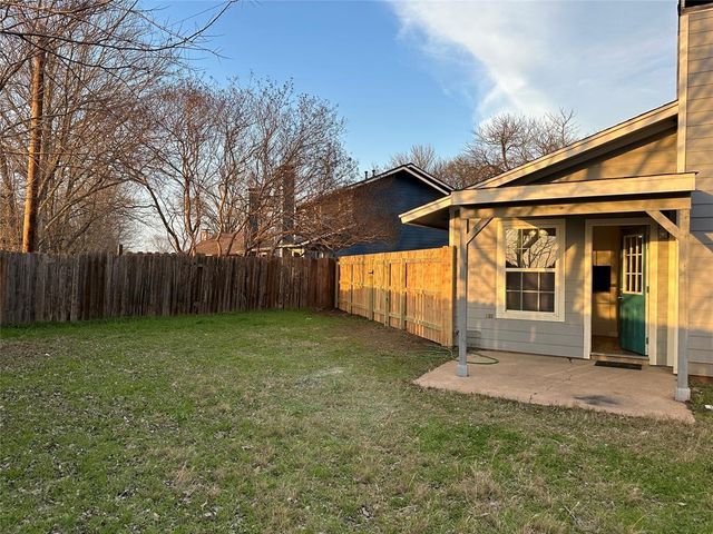 407 Vista West CT B, Bastrop, TX 78602