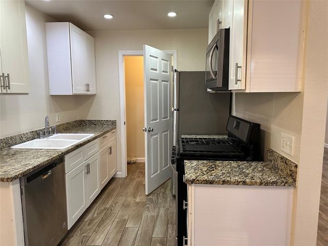 407 Vista West CT B, Bastrop, TX 78602