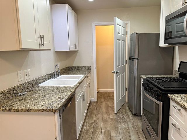 407 Vista West CT B, Bastrop, TX 78602