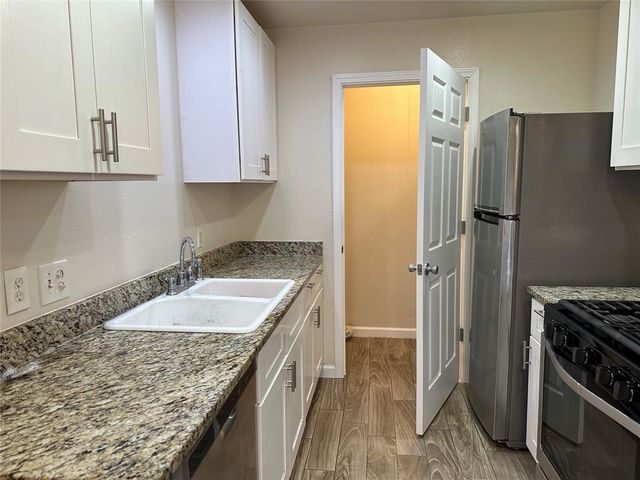 407 Vista West CT B, Bastrop, TX 78602