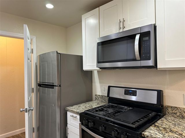 407 Vista West CT B, Bastrop, TX 78602