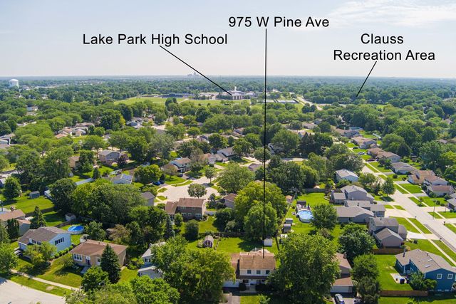 975 W Pine Avenue, Roselle, IL 60172
