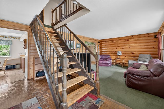 975 W Pine Avenue, Roselle, IL 60172
