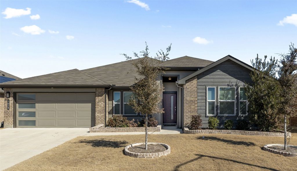 1628 Forest Park Drive, Alvarado, TX 76009
