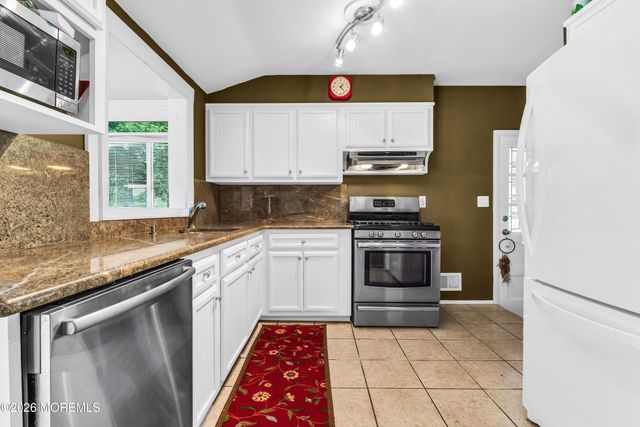 154 Parkview Terrace, Lincroft, NJ 07738