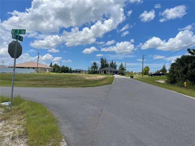 216 NE 9th Terrace, Cape Coral, FL 33909
