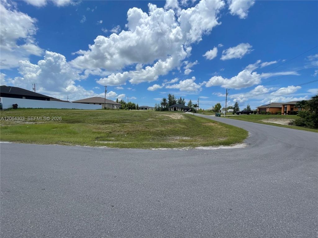 216 NE 9th Terrace, Cape Coral, FL 33909