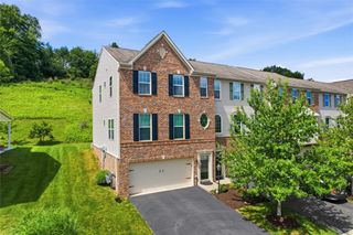 222 Broadstone Dr, Adams Twp, PA 16046