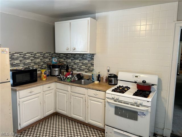 3224 W 32nd Street, Cleveland, OH 44109