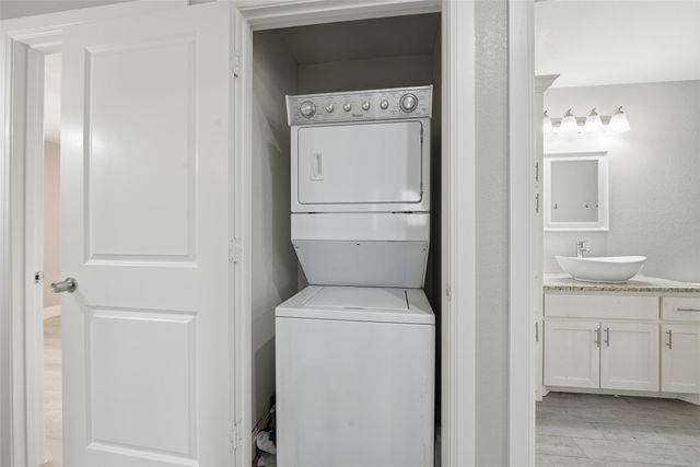 929 W Collins Street, Denison, TX 75020