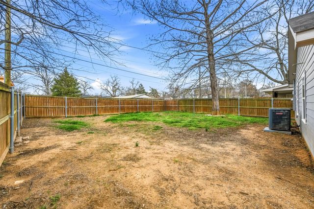 929 W Collins Street, Denison, TX 75020