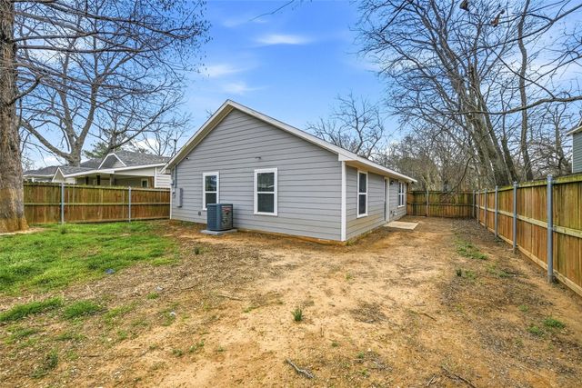 929 W Collins Street, Denison, TX 75020