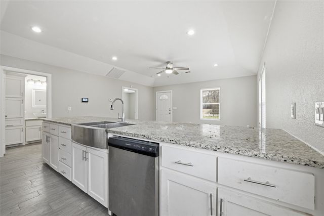 929 W Collins Street, Denison, TX 75020