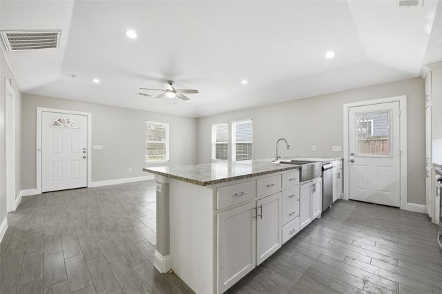 929 W Collins Street, Denison, TX 75020