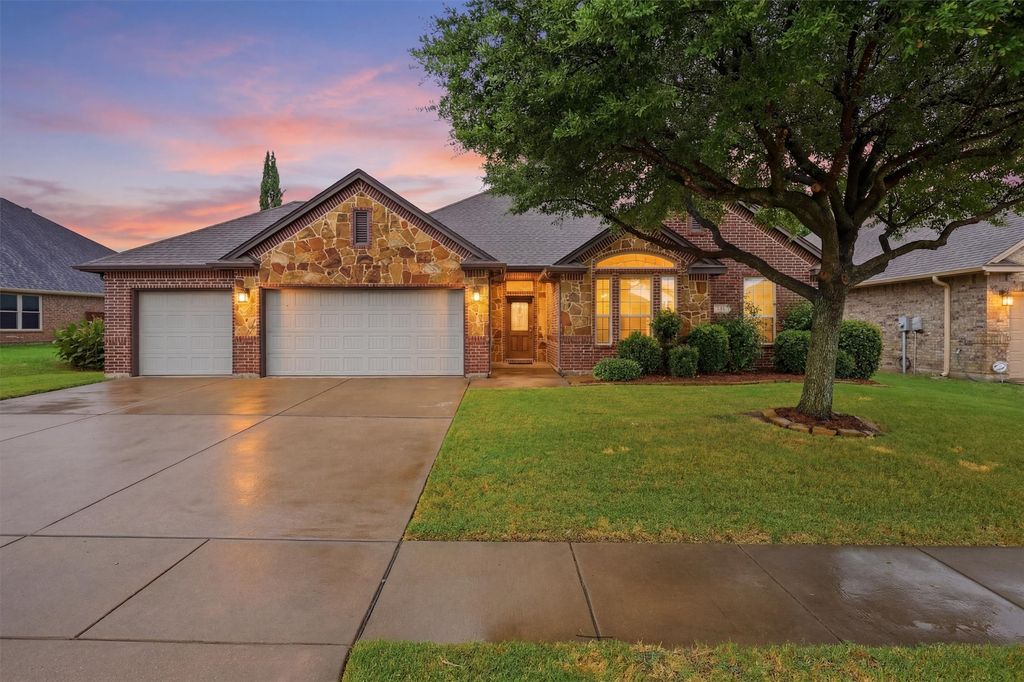 305 Delaware Street, Burleson, TX 76028 — exterior