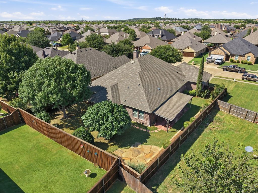 305 Delaware Street, Burleson, TX 76028 — photo 3