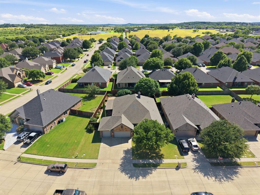 305 Delaware Street, Burleson, TX 76028 — photo 4