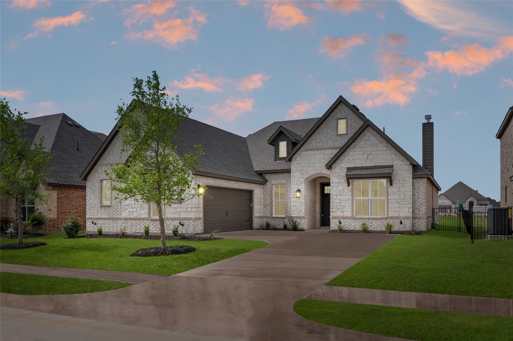 366 Paddle Boat Drive, Granbury, TX 76048
