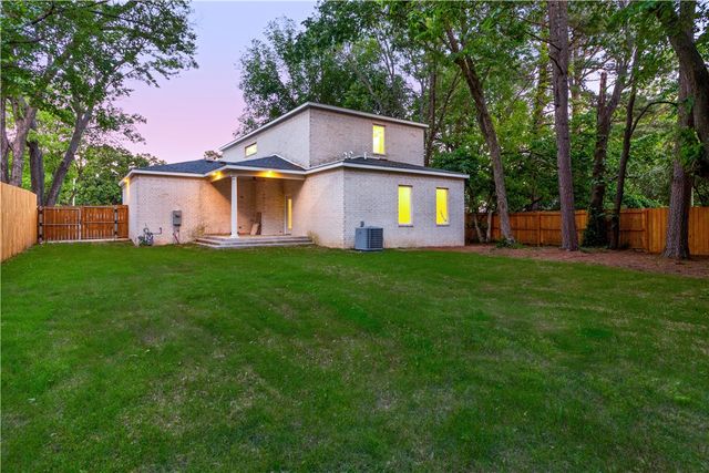 1615 N Garland Avenue, Fayetteville, AR 72703