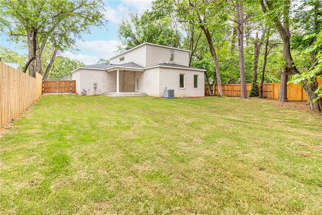 1615 N Garland Avenue, Fayetteville, AR 72703
