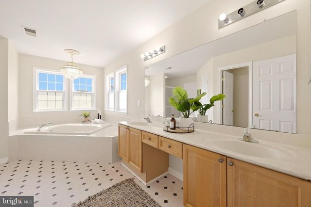 163 WHEAT FIELD TER, Harpers Ferry, WV 25425