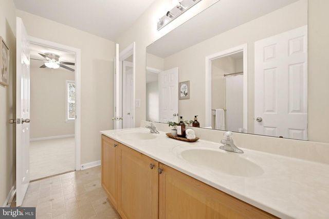 163 WHEAT FIELD TER, Harpers Ferry, WV 25425