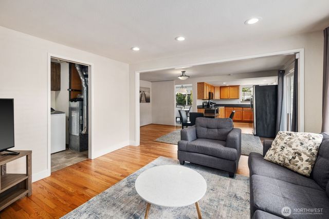 315 124th Place NE, Bellevue, WA 98005