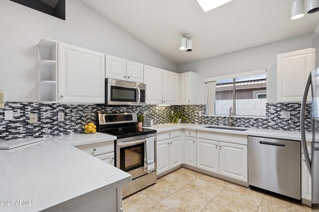 3407 E WAHALLA Lane, Phoenix, AZ 85050