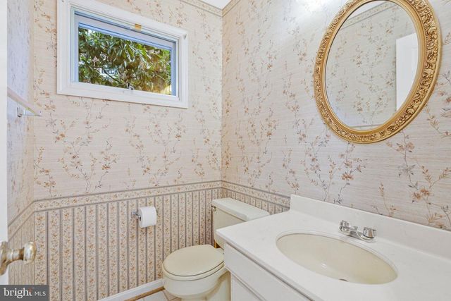 6831 FAIRWAY DR, Mclean, VA 22101