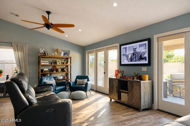 1070 E OAKLAND Street, Chandler, AZ 85225