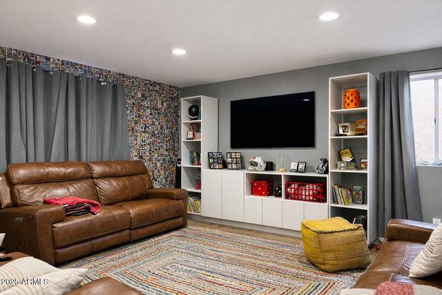 1070 E OAKLAND Street, Chandler, AZ 85225