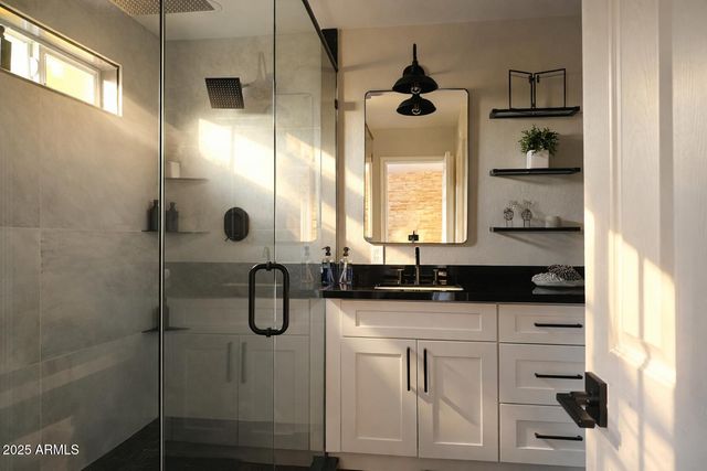 1070 E OAKLAND Street, Chandler, AZ 85225