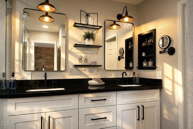 1070 E OAKLAND Street, Chandler, AZ 85225