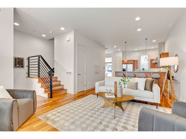 2124 Nw 16TH Ave, Portland, OR 97209