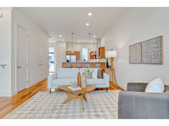 2124 Nw 16TH Ave, Portland, OR 97209